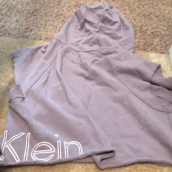 Calvin Klein crop top - Picture 2 of 4